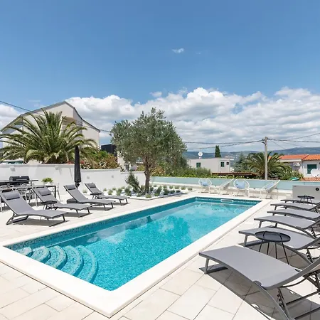 Apartman Family-friendly With Swimming Pool Arbanija - Ciovo - 25091