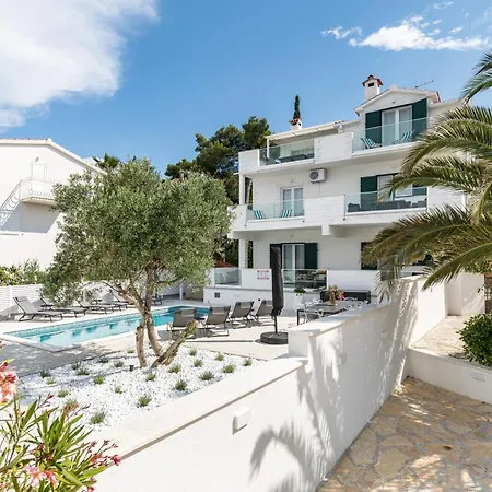 Apartamento Family-friendly With Swimming Pool Arbanija - Ciovo - 25091 Trogir