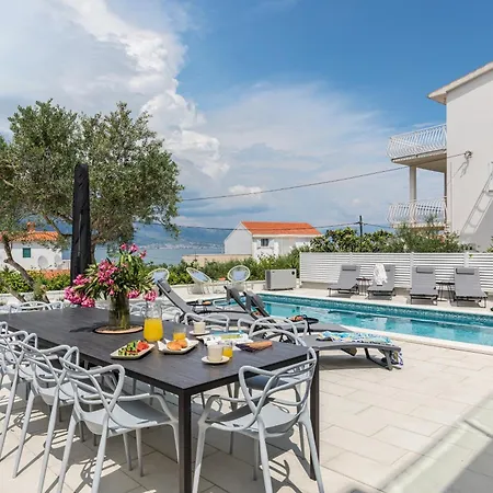 Family-friendly With Swimming Pool Arbanija - Ciovo - 25091