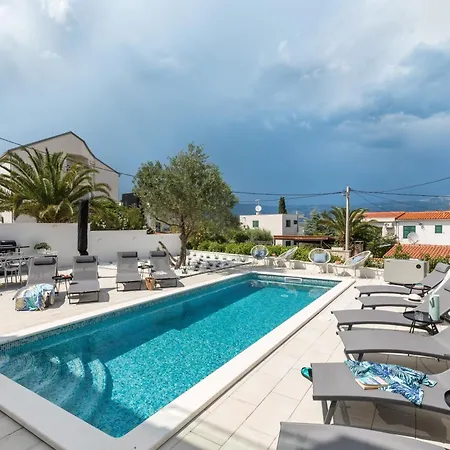 Apartman Family-friendly With Swimming Pool Arbanija - Ciovo - 25091 *