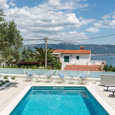 Family-friendly With Swimming Pool Arbanija - Ciovo - 25091